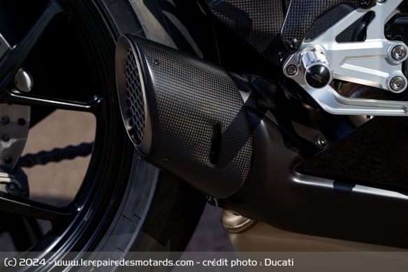 Sportive Ducati Panigale V2 Superquadro Final Edition Sportive Ducati Panigale V2 Superquadro Final Edition