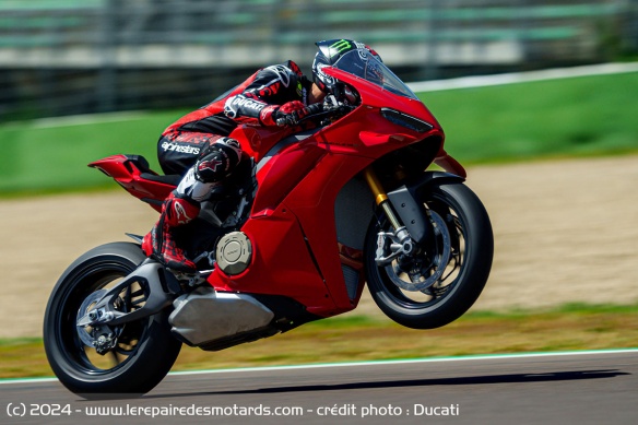 Sportive Ducati Panigale V4 S 2025 Sportive Ducati Panigale V4 S 2025