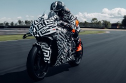KTM officialise la moto sportive 990 RC R