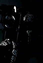 Husqvarna tease les Vitpilen et Svartpilen 901