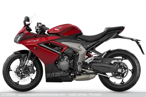 Triumph Daytona 660 de côté