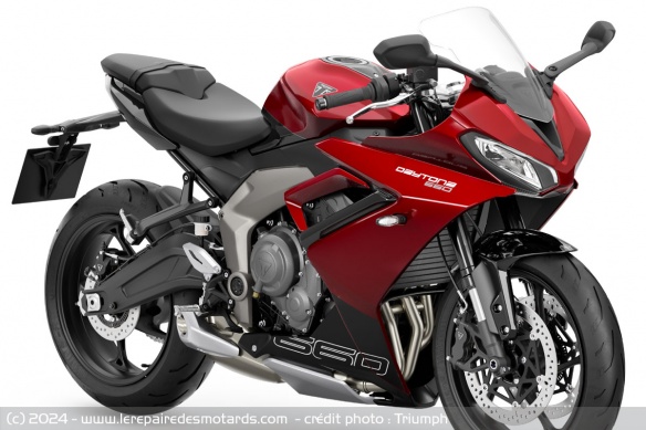 Triumph Daytona 660 en rouge