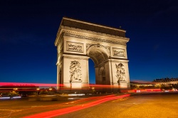 Motos et scooters bientôt interdits la nuit à Paris ? - Crédit photo : sam741002/Envato