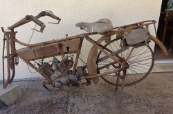 Une rarissime Autocyclette Clément en voie de restauration