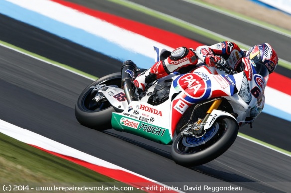 Jonathan Rea sous les couleurs Honda lors du WSBK de Magny-Cours en 2014 Jonathan Rea sous les couleurs Honda lors du WSBK de Magny-Cours en 2014