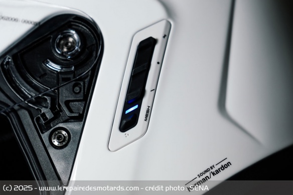 Le SENA Phantom s'appuie sur les technologies de connectivité Mesh Intercom 3.0 et Wave Intercom Le SENA Phantom s'appuie sur les technologies de connectivité Mesh Intercom 3.0 et Wave Intercom