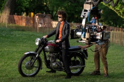 Timoth&eacute;e Chalamet lors du tournage d'A Complete Unknown - Cr&eacute;dit photo : Searchlight Pictures