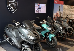 Le Peugeot Motocycles Groupe ouvre un flagship store