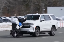 Les motos posent problème aux assistances avancées - Photo : IIHS