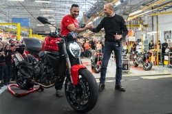 Ducati d&eacute;bute la production du dernier Monster