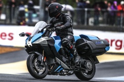 La moto Kawasaki à hydrogène roule au Mans