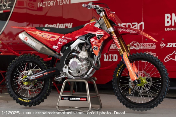 La Ducati Desmo450 MX est attendue en concession courant juin La Ducati Desmo450 MX est attendue en concession courant juin