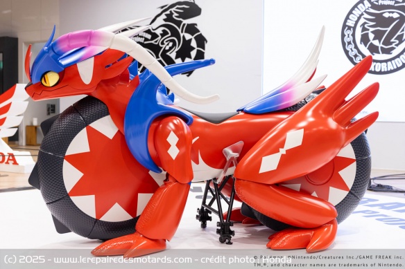 Le Pokémon légendaire Koraidon recréé presque à l'échelle par Honda Le Pokémon légendaire Koraidon recréé presque à l'échelle par Honda