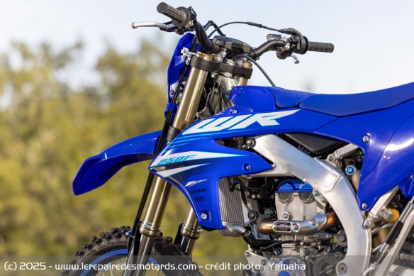La fourche inversée KYB de la Yamaha WR250F 2025 La fourche inversée KYB de la Yamaha WR250F 2025