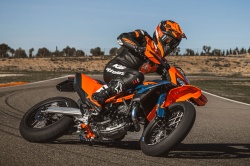 KTM 690 SMC R 2026 - Cr&eacute;dit photo : Thomas Dobler