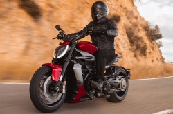 Power cruiser Ducati XDiavel V4