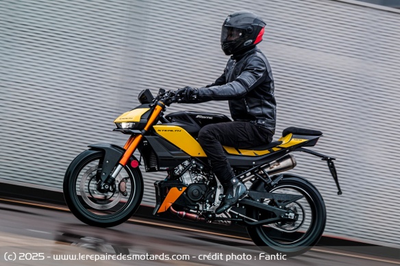 Roadster Fantic Stealth 125 Roadster Fantic Stealth 125