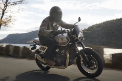 Roadster Triumph Tracker 400