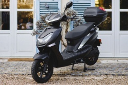 Scooter électrique Pink Start - Crédit photo : Alexis Anice/Agence Oblique