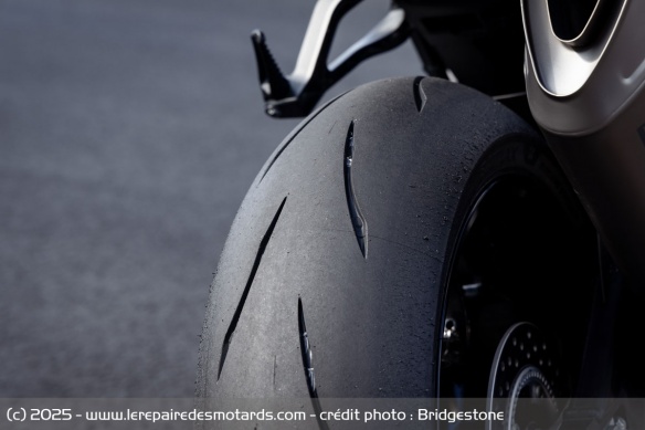 Pneu sport Bridgestone RS12