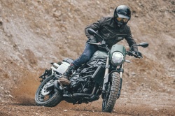 Benelli Leoncino 800T
