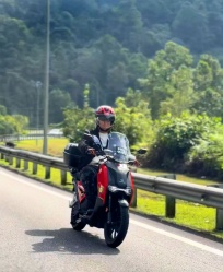 Un roadtrip caritatif de 5.000 km en scooter électrique