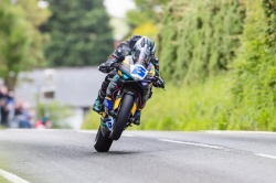 Tourist Trophy : Doubl&eacute; de Dunlop en cloture - Cr&eacute;dit photo : Isle Of Man TT Races