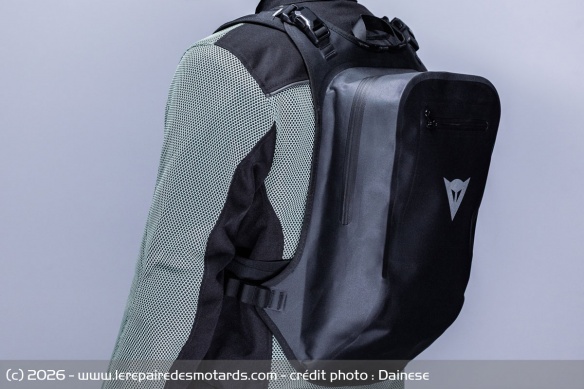 Un sac à dos spécifique peut être fixé sur le gilet Un sac à dos spécifique peut être fixé sur le gilet