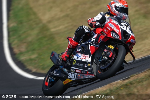Sur le podium de la course 1, Leblanc remporte son 2e succ&egrave;s de l'ann&eacute;e en course 2