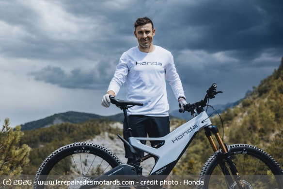 La légende du trial Toni Bou et l'e-MTB Prototype