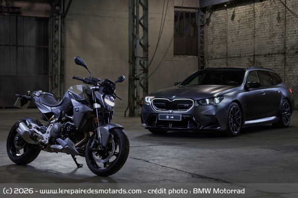 BMW F900R Frozen Pure Grey