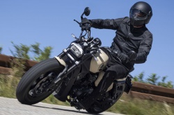 Cruiser Benelli Leoncino Bobber 400