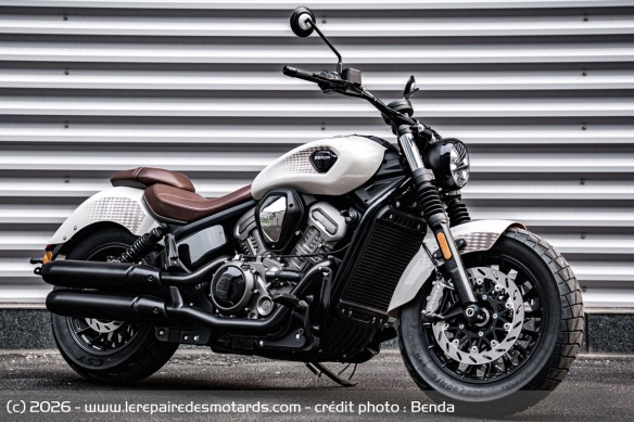 Benda lance la Dark Flag 950 Benda lance la Dark Flag 950