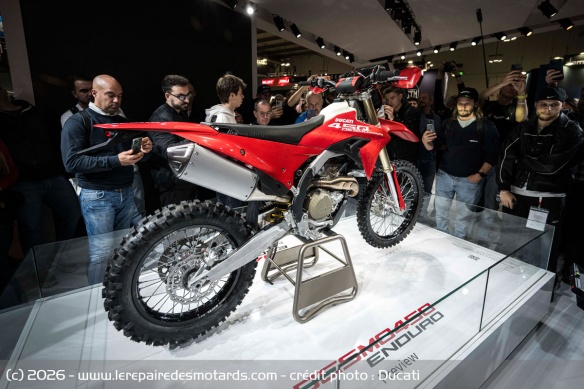 Le mod&egrave;le fut montr&eacute; pour la premi&egrave;re fois &agrave; l'EICMA
