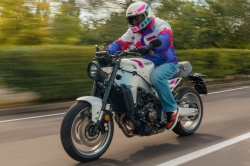 N&eacute;o-r&eacute;tro Yamaha XSR900 2027