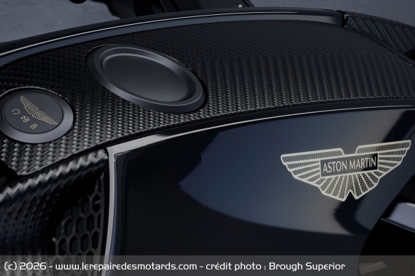 Roadster Aston Martin X Brough Superior AMB 002