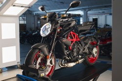 Roadster MV Aguta Brutale 800 Nero Carbonio
