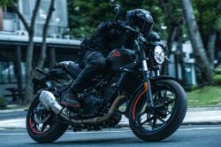 Roadster Royal Enfield Guerrilla 450 Apex