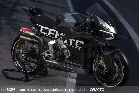 Le prototype de la CFMOTO V4 SR-RR