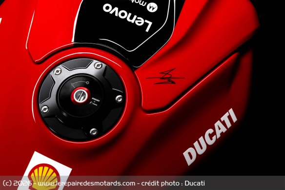 Sportive Ducati Panigale V4 Marquez 2025 World Champion Replica