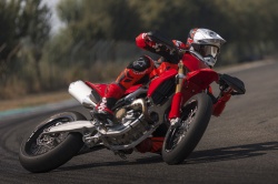 Ducati lance son premier supermotard de course