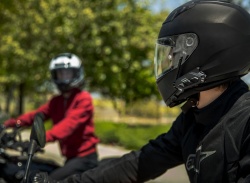 Parler &agrave; moto sans se ruiner : bien choisir son intercom &agrave; moins de 230 &euro;