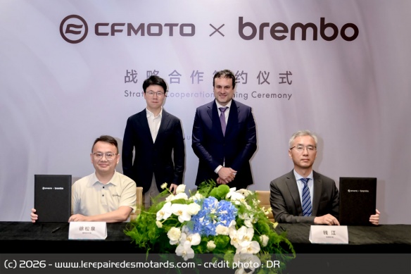 La signature de l'accord entre CFMOTO et Brembo