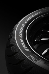 Avon Tyres renouvelle ses pneus custom