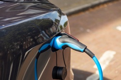 Le v&eacute;hicule &eacute;lectrique 3 fois moins co&ucirc;teux &agrave; l'usage - Photo d'illustration, cr&eacute;dit : rawf8/Envato