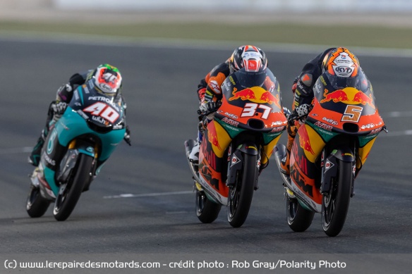 Acosta s'illustre dès sa première course en Moto3 avec une 2e place qui le mènera droit vers le titre en fin de saison Acosta s'illustre dès sa première course en Moto3 avec une 2e place qui le mènera droit vers le titre en fin de saison