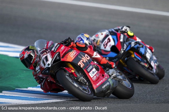 Nicolo Bulega face à Toprak Razgatlioglu en 2024 Nicolo Bulega face à Toprak Razgatlioglu en 2024