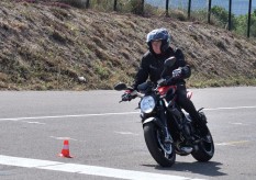 Stage de perfectionnement moto sur route