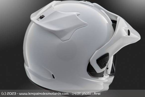 Le Tour-X5 conserve la rondeur caractéristique des casques Arai