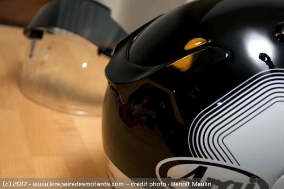On retrouve un petit spoiler à l'arrière du casque